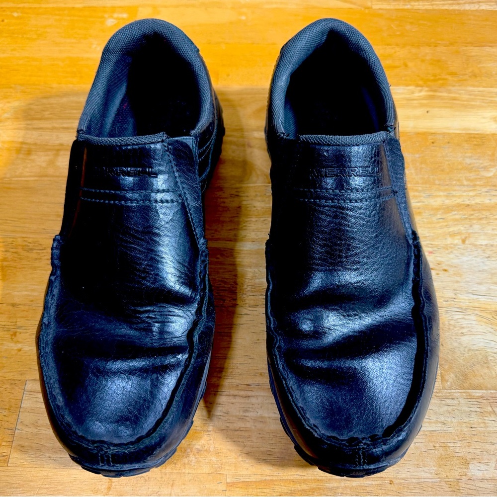 Merrell men’s size 10. Black leather casual hikers.